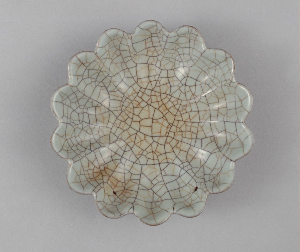 图片[2]-Geyao celadon chrysanthemum petal plate-China Archive